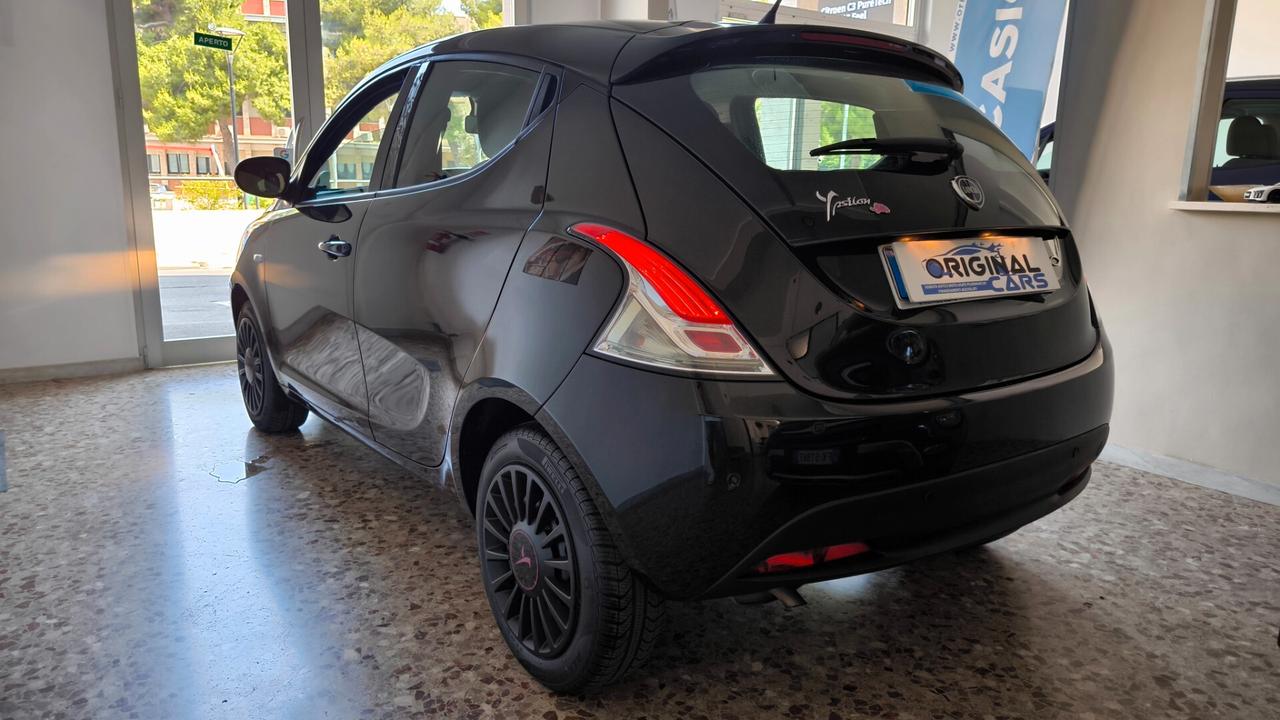 Lancia Ypsilon 1.2 69 CV 5 porte Gold Paris