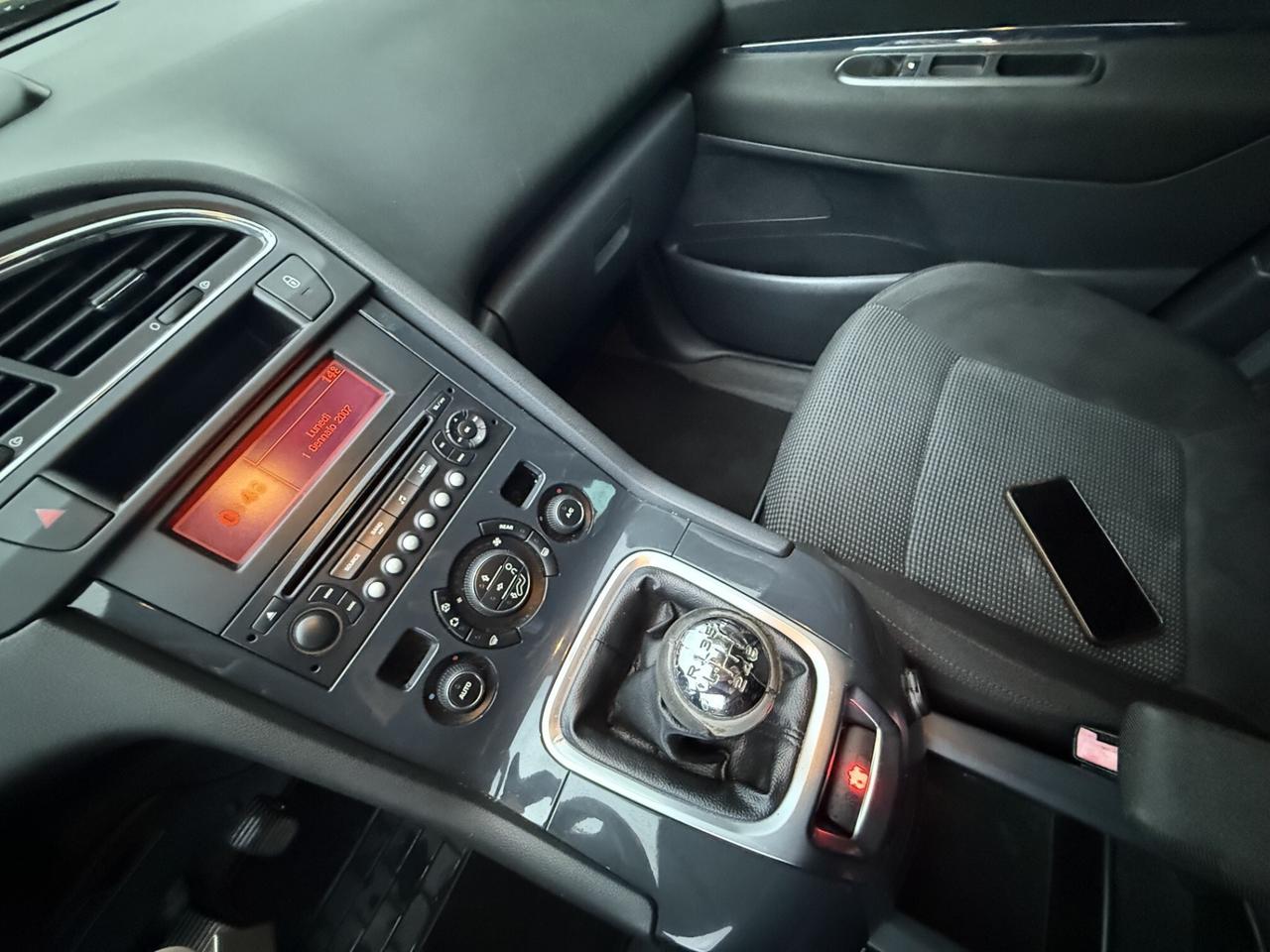 PEUGEOT 5008 1" SERIE