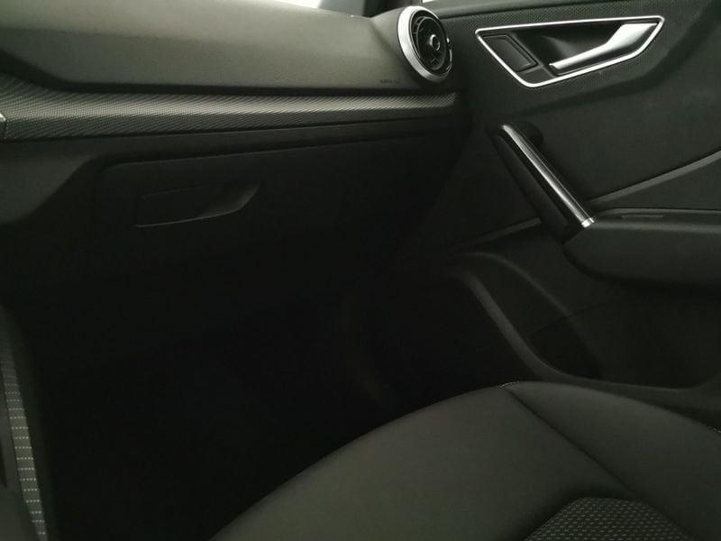 Audi Q2 30 2.0 tdi Identity Black