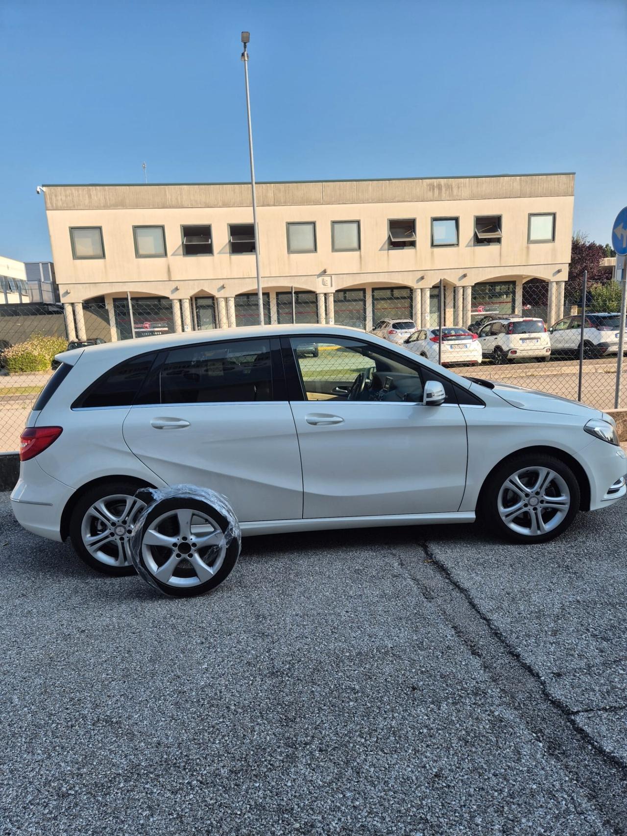 Mercedes-benz B 180 d Premium