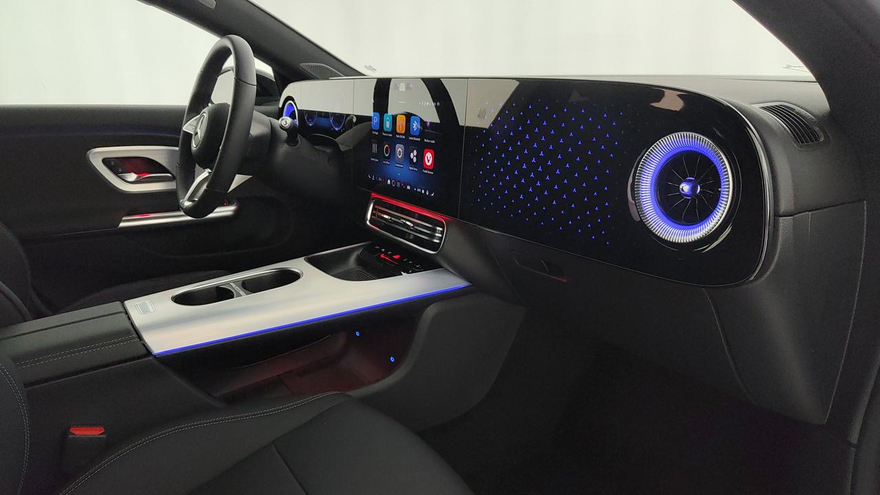 Mercedes-Benz CLA 250+ con tecnologia EQ