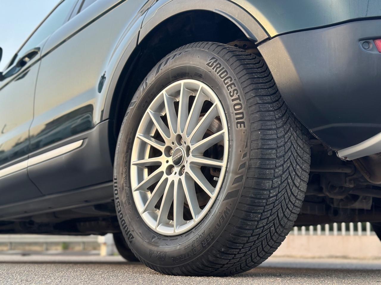 Evoque 2012 2.2 TD4 5p. Pure 150CV AUT Bicolore