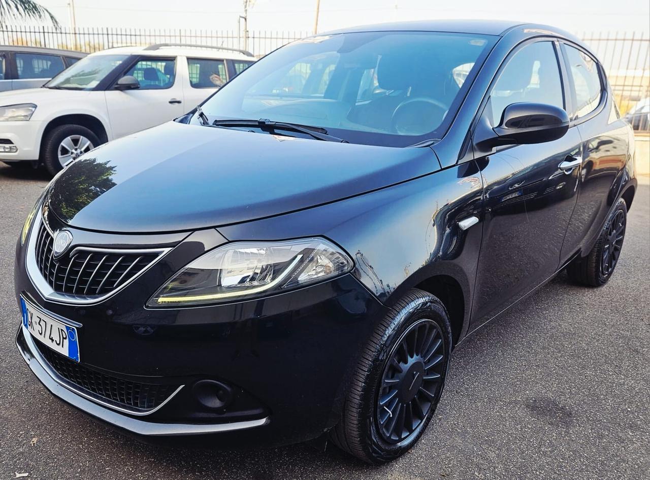 Lancia Ypsilon 1.0 FireFly 5 porte S&S Hybrid Alberta Ferretti