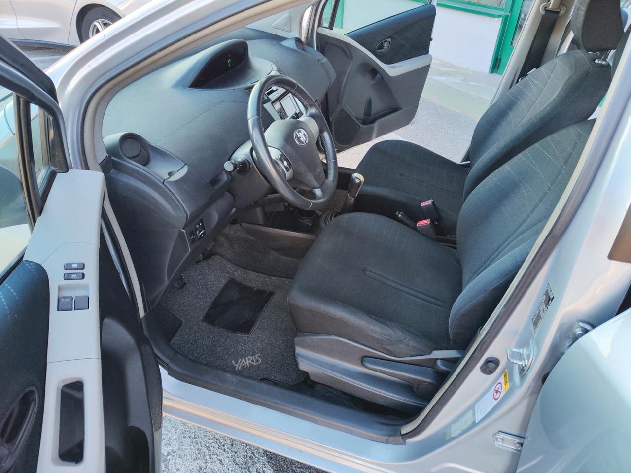 Toyota Yaris 1.0 5 porte Navi adatta per neopatentati