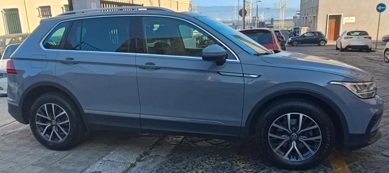 Volkswagen Tiguan 2.0 TDI 150 CV SCR DSG R-Line