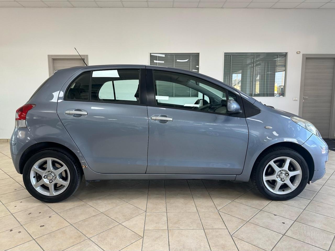 Toyota Yaris 1.0 5 porte