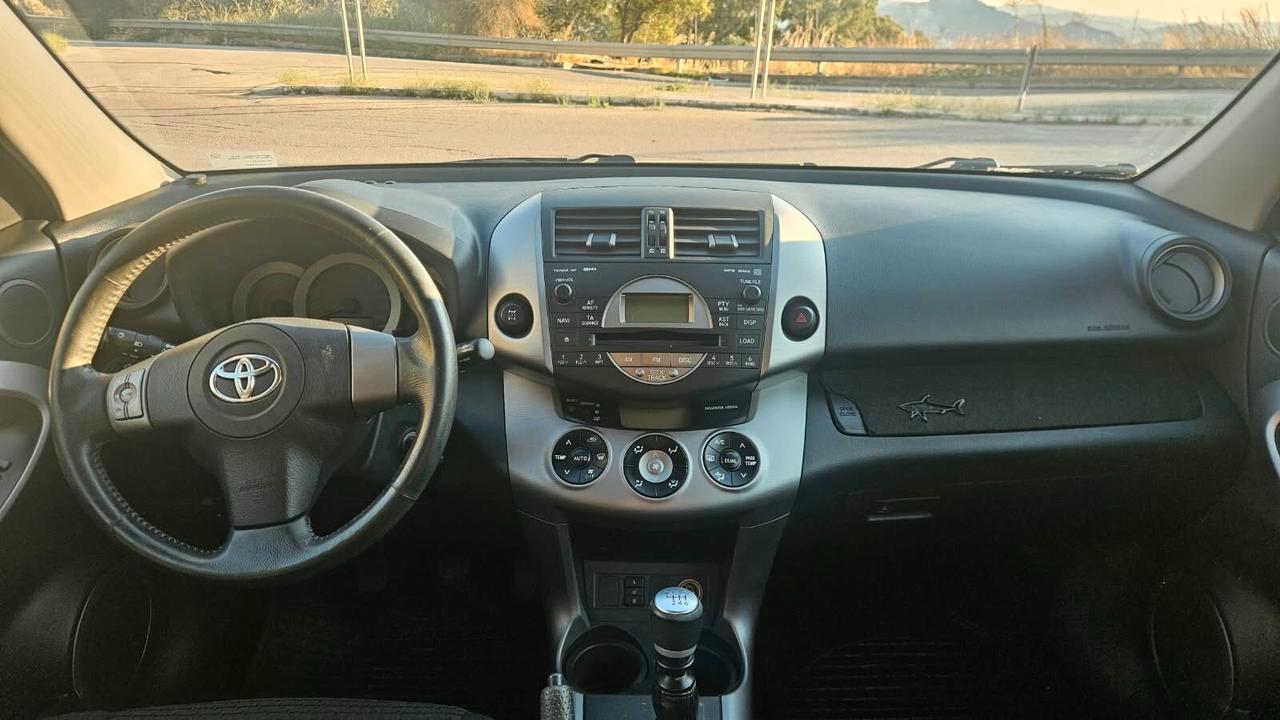 Toyota RAV4 2.2 D-4D 136 CV Luxury