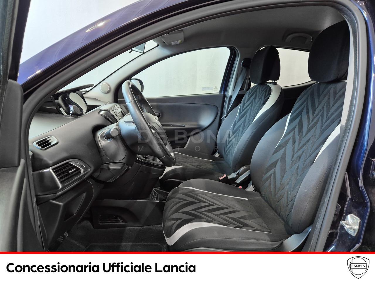 Lancia Ypsilon 1.2 silver 69cv