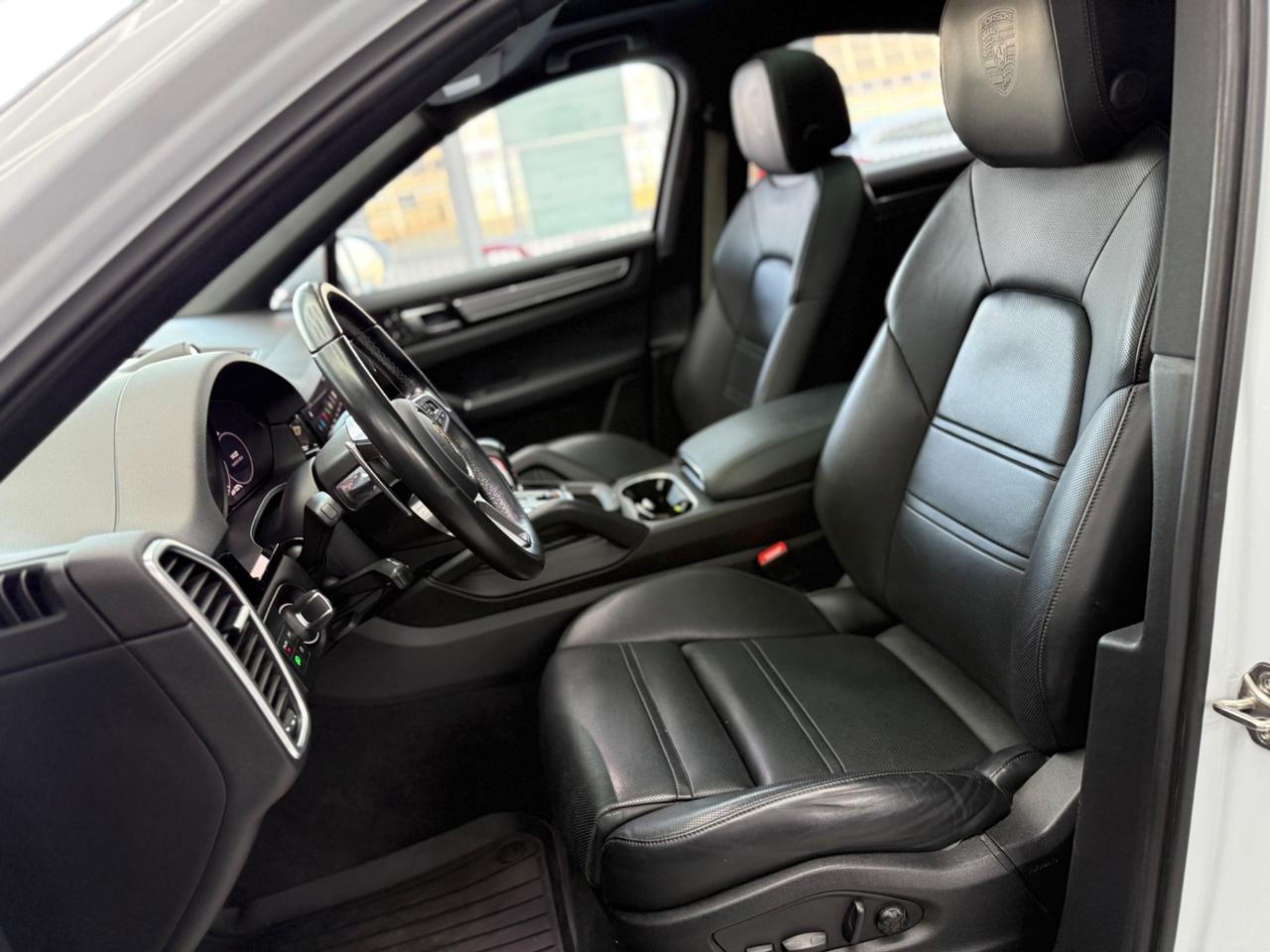 Porsche Cayenne 3.0 V6 E-Hybrid Platinum Edition IVA ESPOSTA