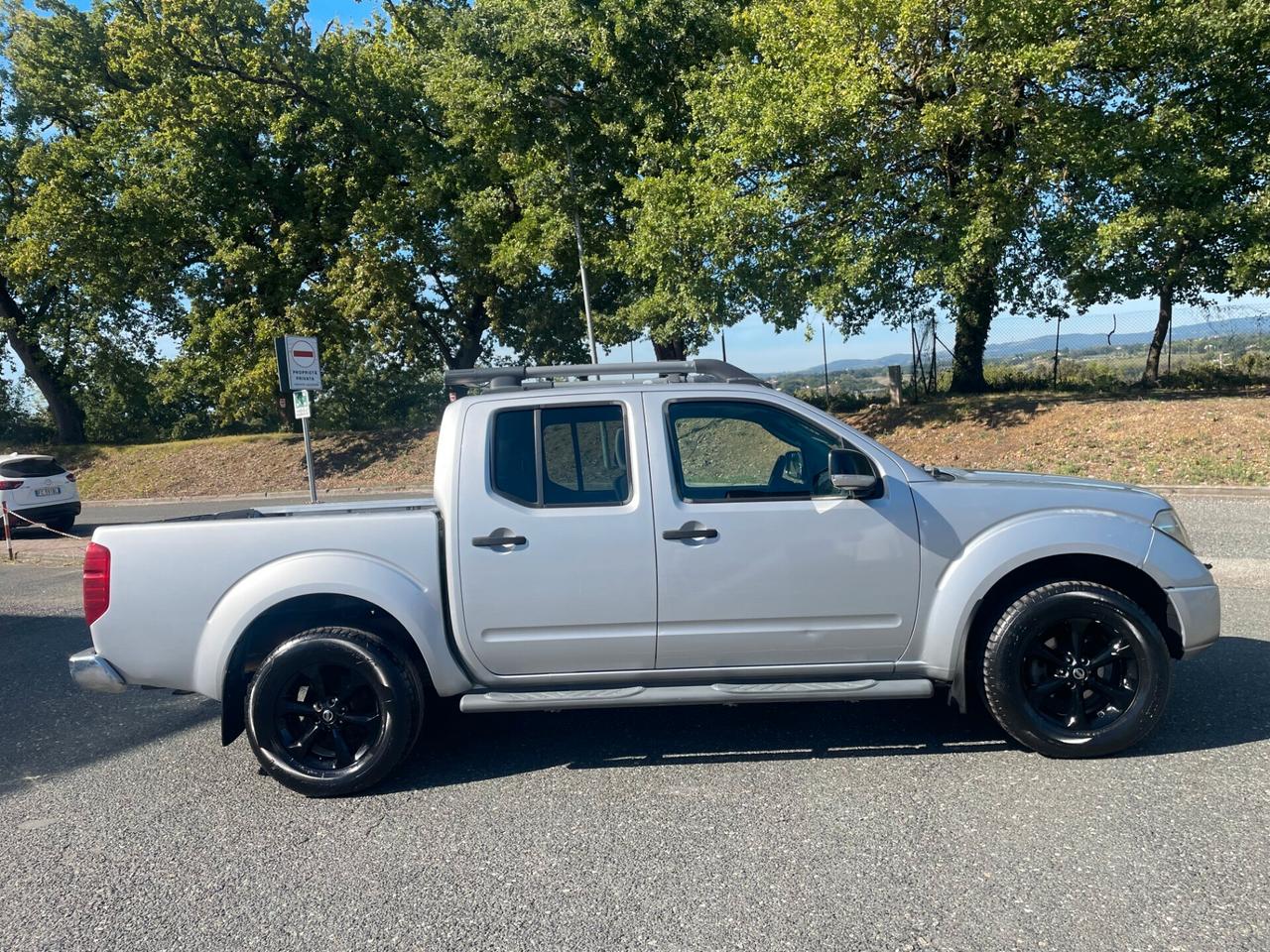 Nissan Navara 2.5 dCi 4 porte Double Cab LE CAMBIO AUTOMATICO + GANCIO TRAINO