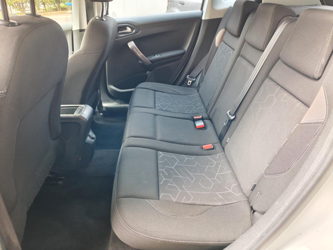 Peugeot 2008 BlueHDi 100 Allure EURO 6B