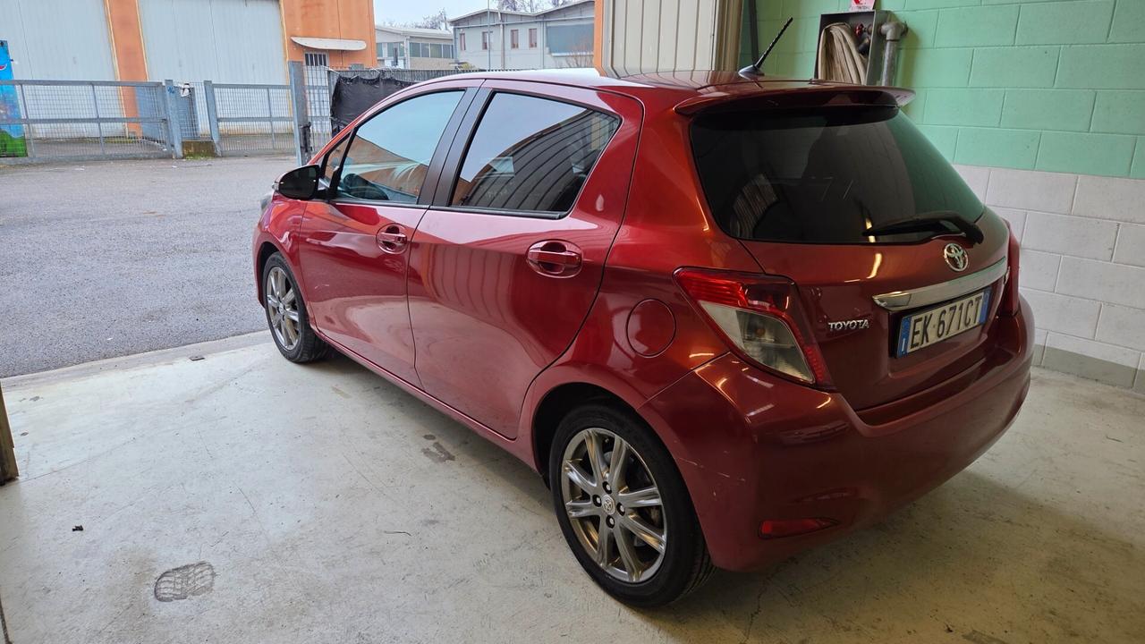 Toyota Yaris 1.3 5 porte Lounge full