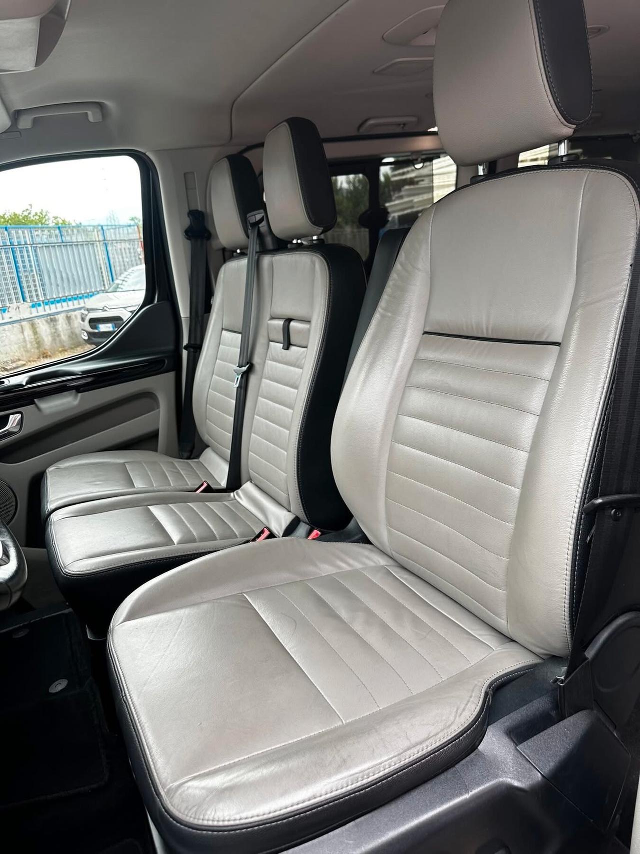 Ford Tourneo Custom 9 POSTI Shuttle Bus 320 2.0 TDCi 170CV aut. PL Tit.