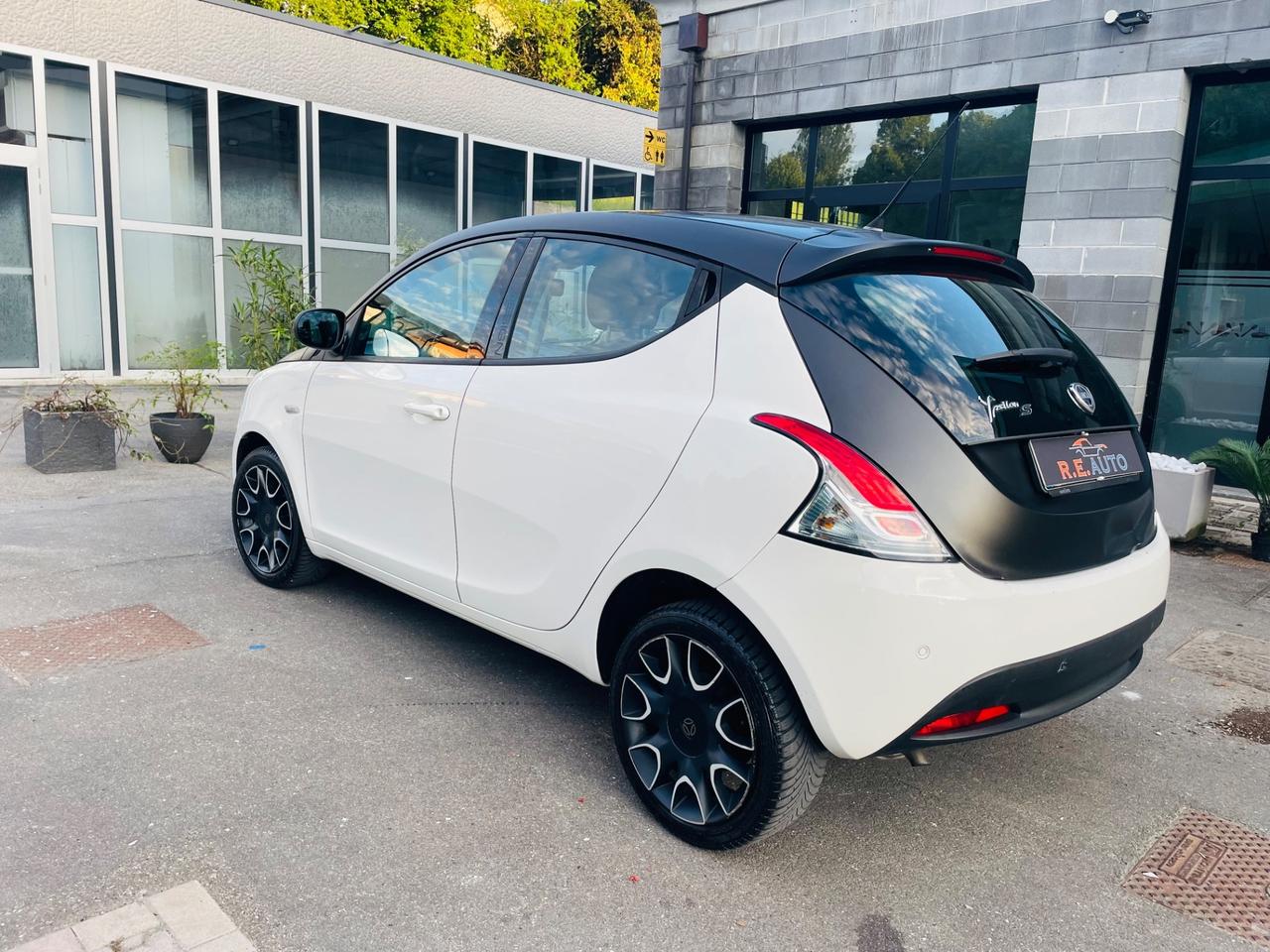 Lancia Ypsilon 1.2 69 CV 5 porte GPL Ecochic S Momodesign