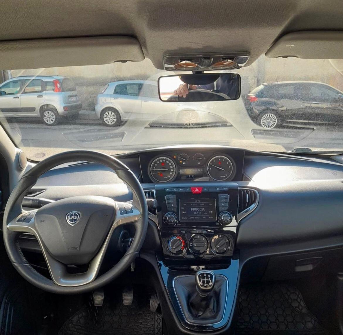Lancia Ypsilon 1.2 69 CV 5 porte Gold