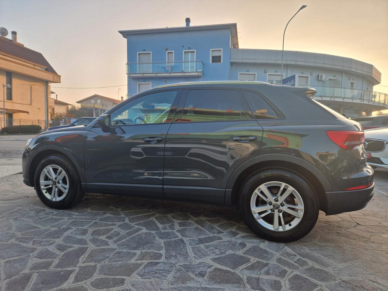 Audi Q3 35 TDI S tronic Business