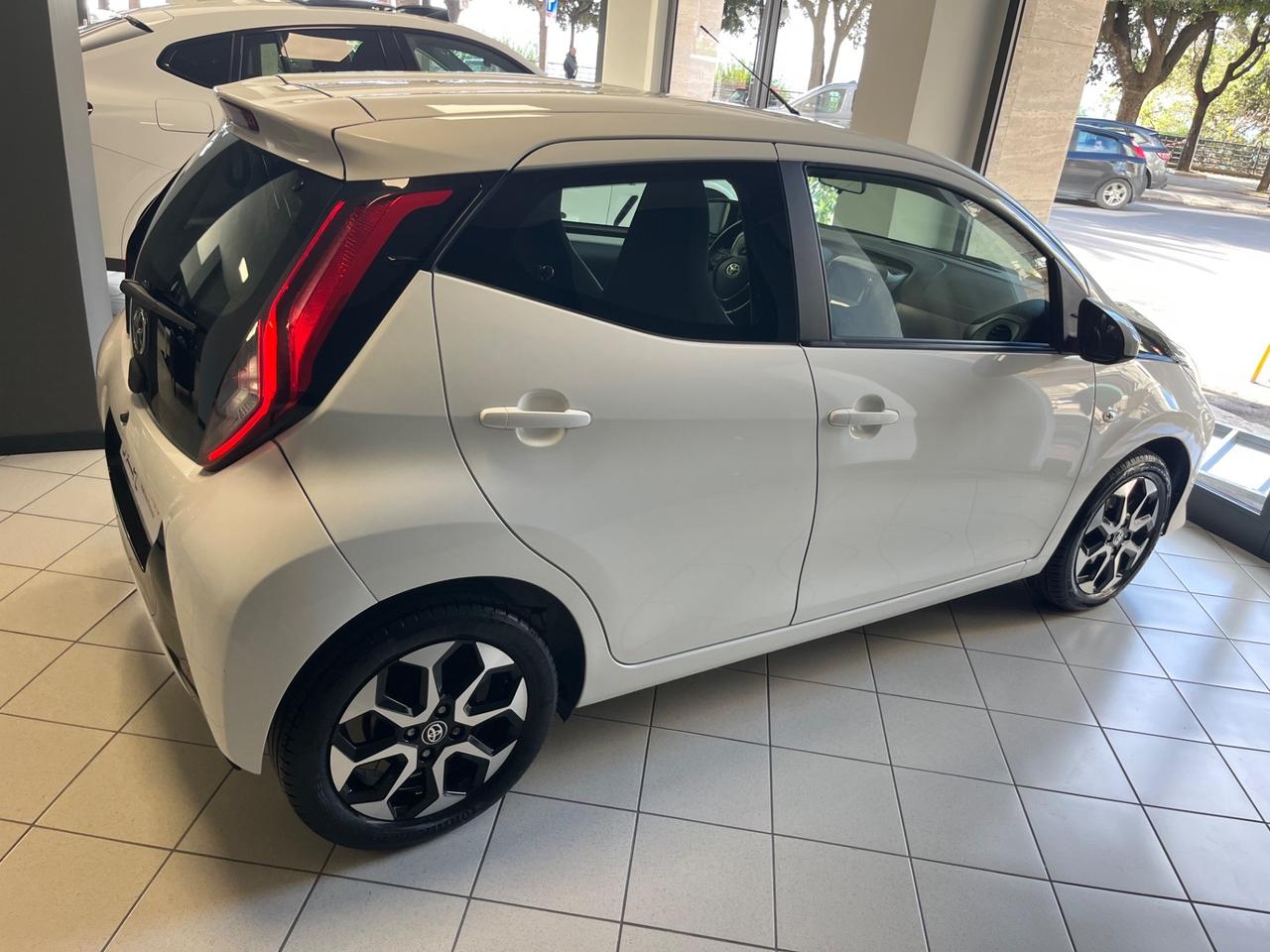 Toyota Aygo Connect 1.0 VVT-i 72 CV x-play