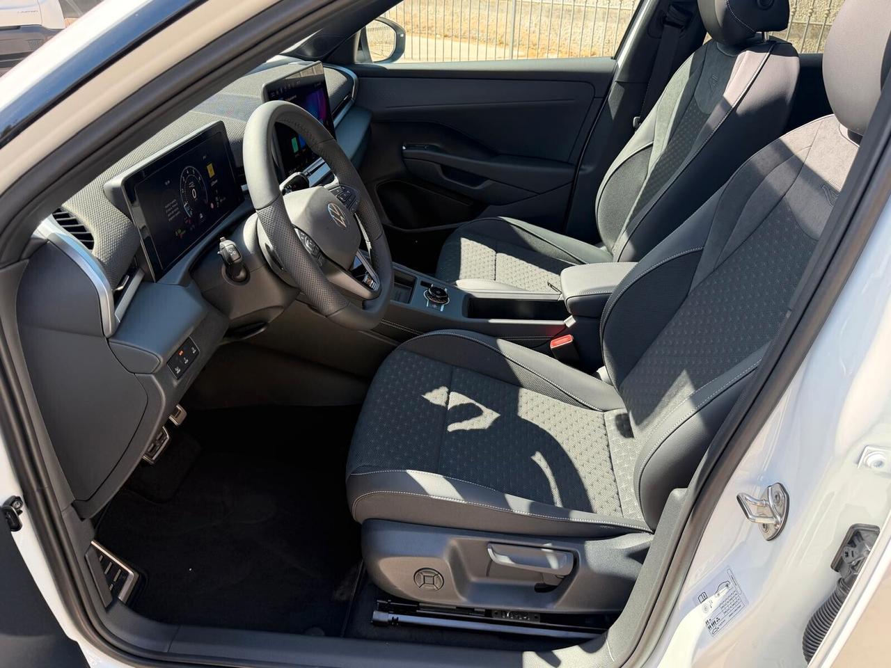 Volkswagen T-Roc 1.5 eTSI ACT 150 CV DSG R-Line