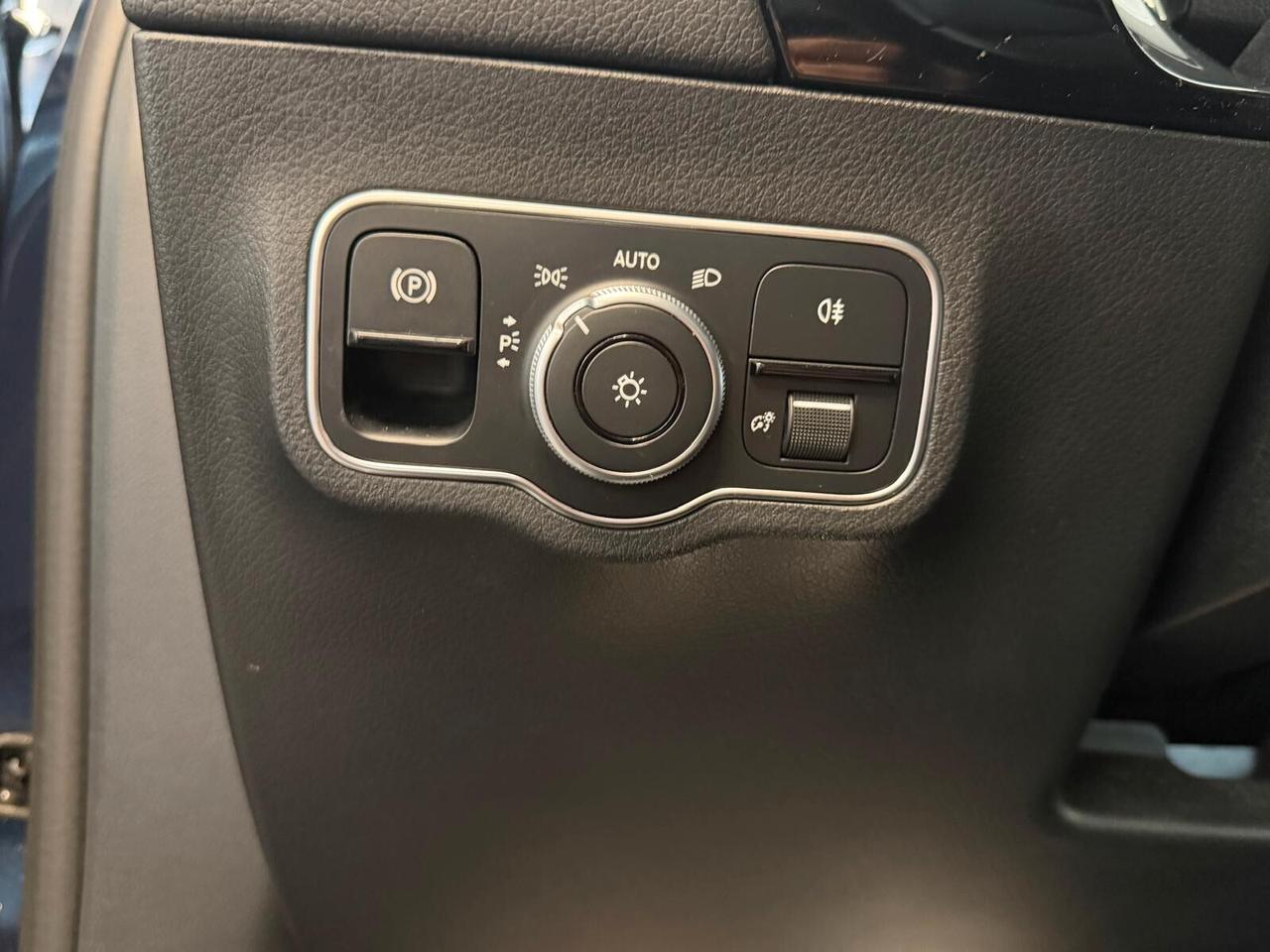 MERCEDES-BENZ CLASSE B180 SPORT 1.5 116CV PELLE NAVI CAM ANNO 2020