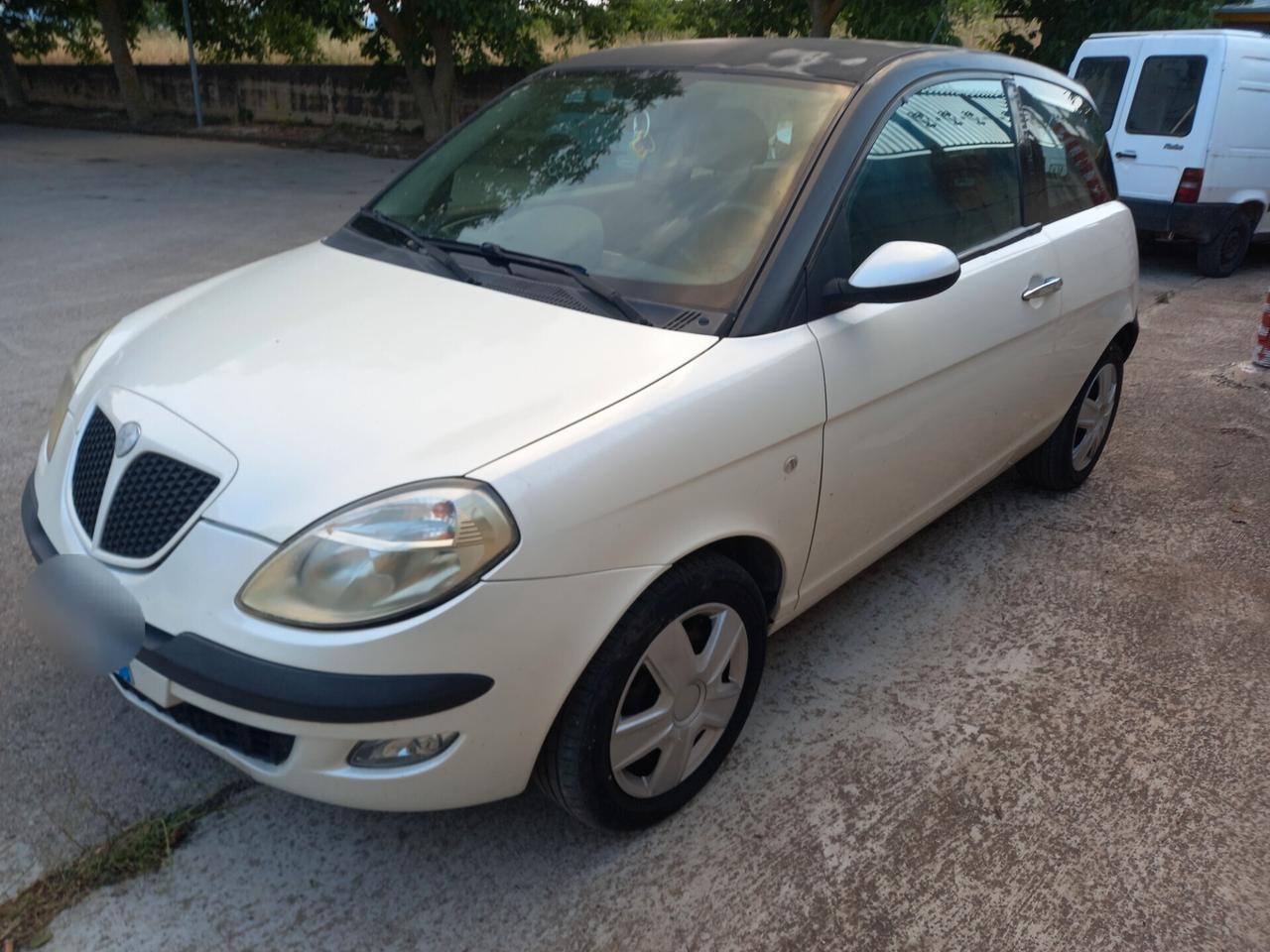 Lancia Ypsilon 1.3 Multijet 16V Momo Design