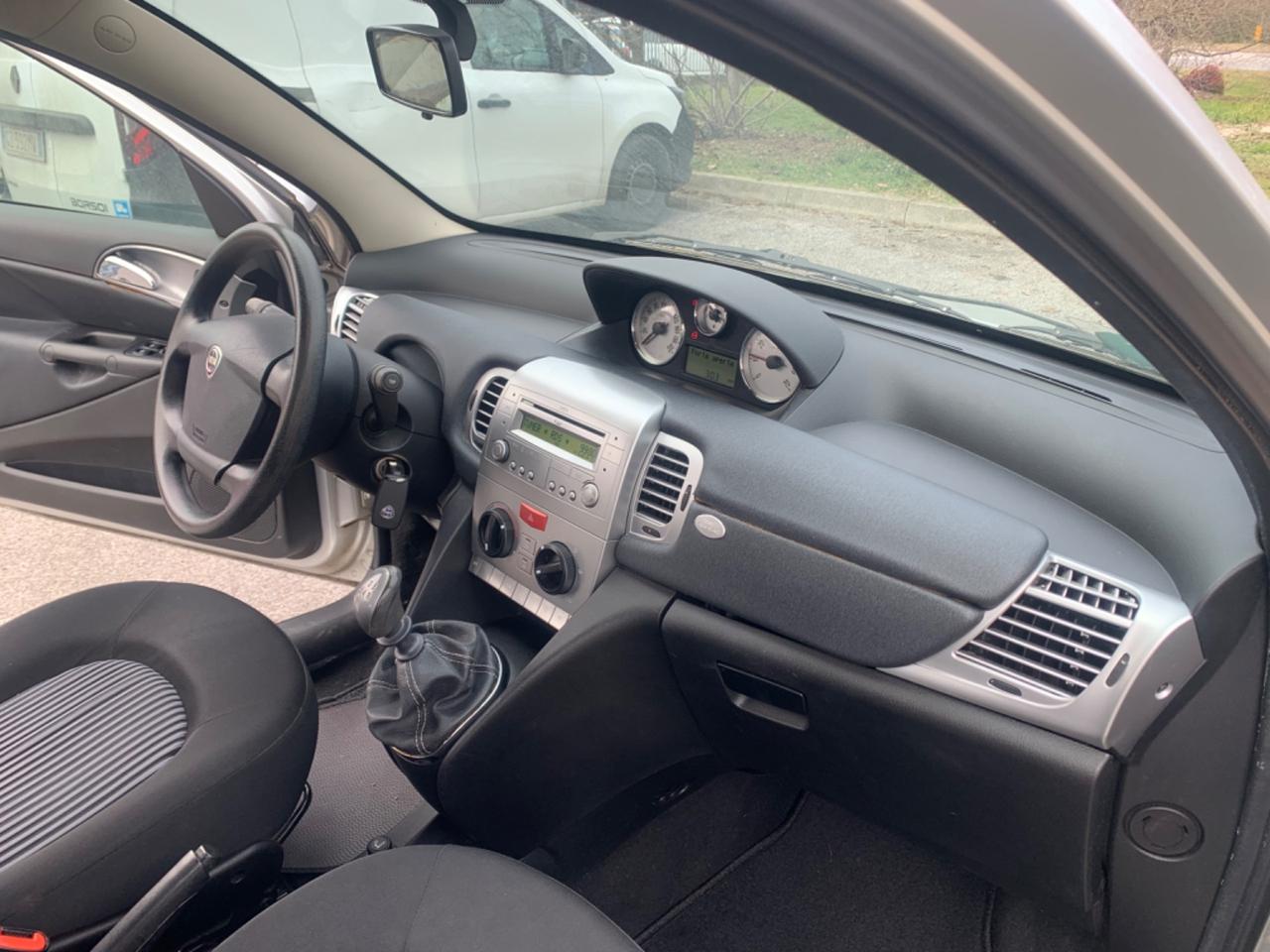 Lancia Ypsilon 1.2 Argento