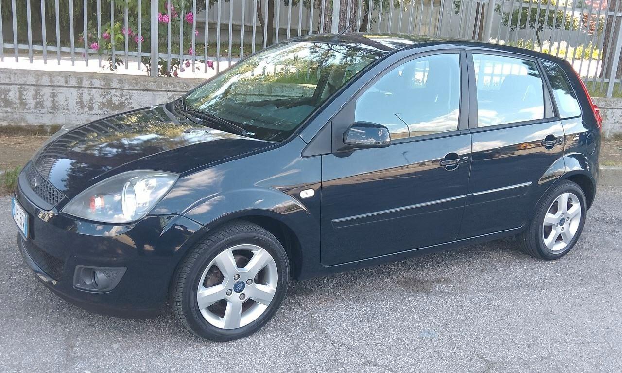 Ford Fiesta 1.2 16V 5p. Ghia KM 68000!!!