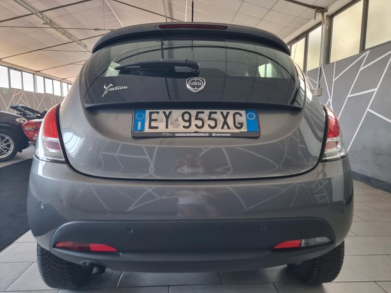 Lancia Ypsilon 0.9 TwinAir 85 CV 5 porte Metano Ecochic NEOPATENTATI