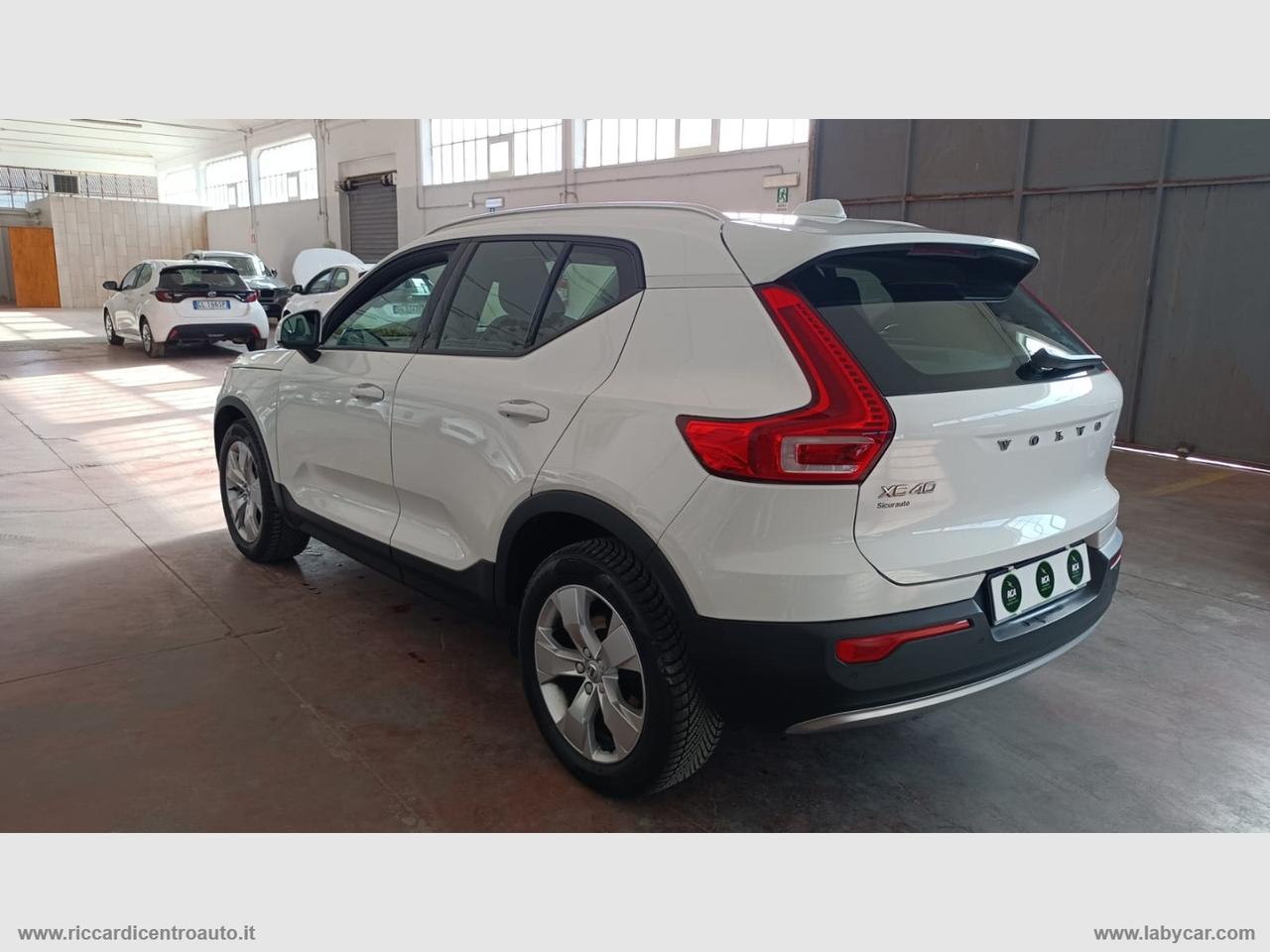 VOLVO XC40 B4 AWD Geartronic Momentum Pro