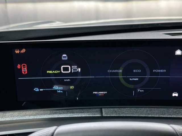 Peugeot 3008 GT motore elettrico (73kWh) 210 CV GT