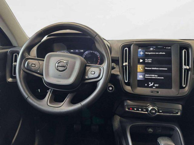 VOLVO XC40 T2 MOMENTUM