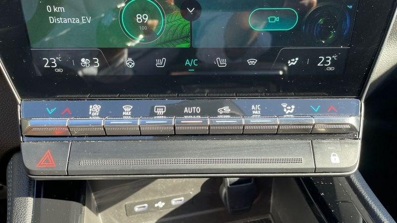 Renault Austral 1.2 E-Tech full hybrid 200cv Iconic Esprit