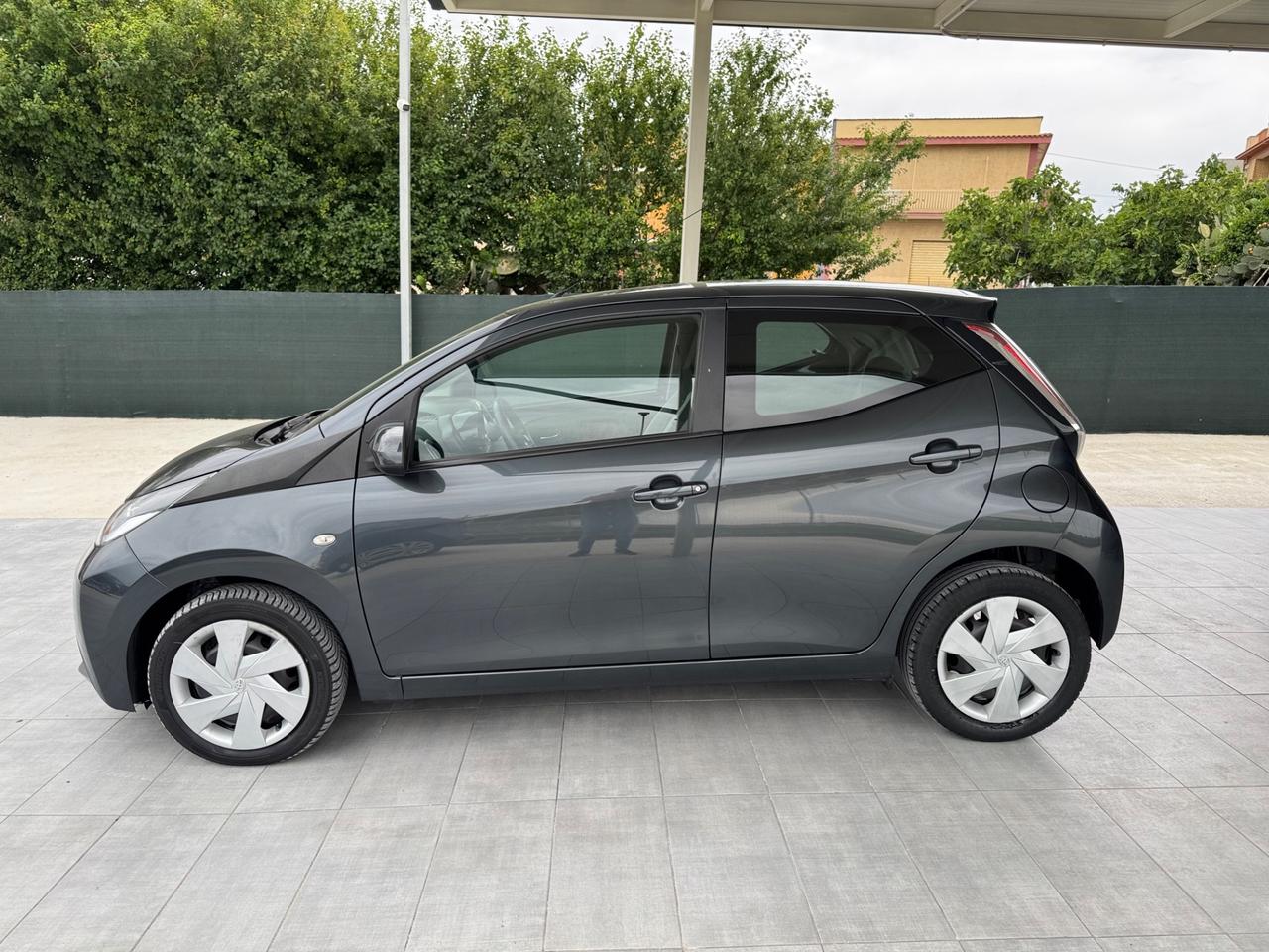 Toyota Aygo 1.0 VVT-i 69 CV 5 porte x-play