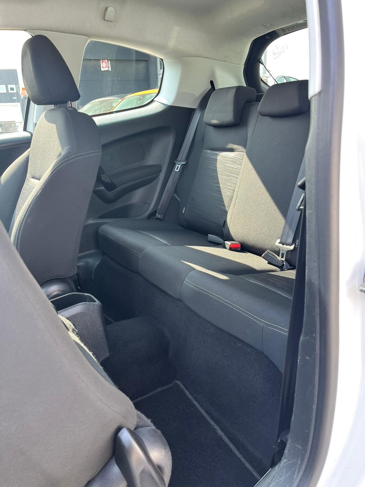 Peugeot 208 Neopatentati