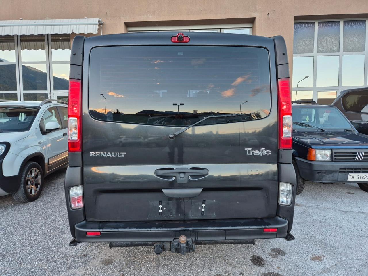 RENAULT TRAFIC 8 POSTI VERGLAST