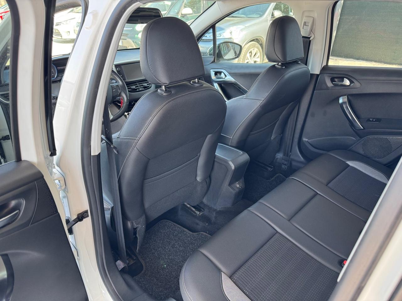 Peugeot 2008 1.6 e-HDi 115 CV Stop&Start Allure
