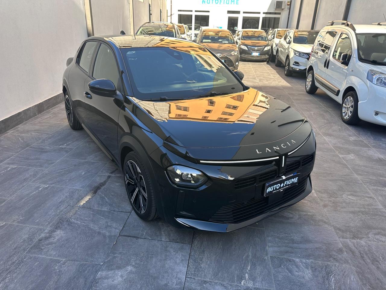 Lancia Ypsilon Hybrid e-DCT Edizione Cassina