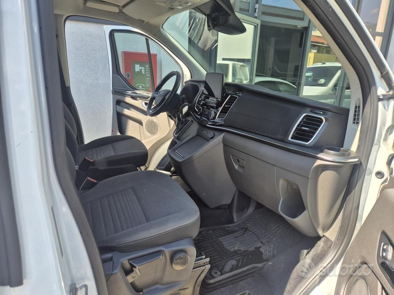Ford Tourneo Custom AUT 2.0 TDCi 130CV LH2 TITANIU