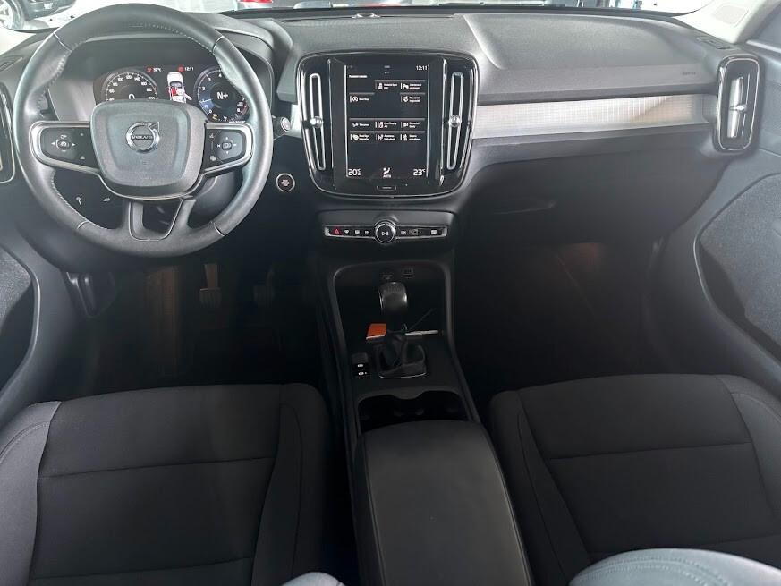 Volvo XC40 T2 Momentum Pro 129cv NEOPATENTATI