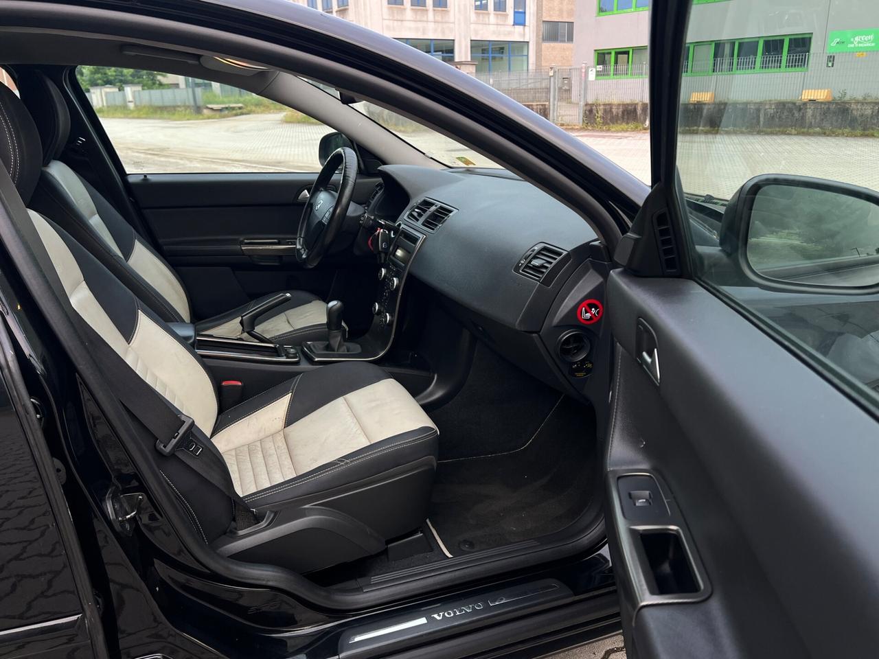 Volvo V50 D3 R-design