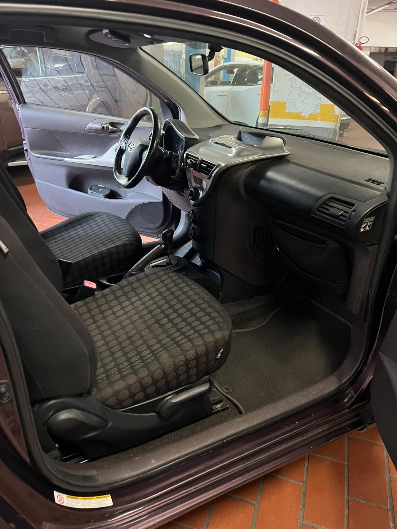 Toyota iQ 1.0 Sol