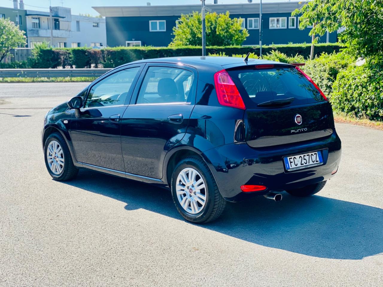 Fiat Punto 1.2 anno 2015 km 100,000 ok neopatentati ! ! !