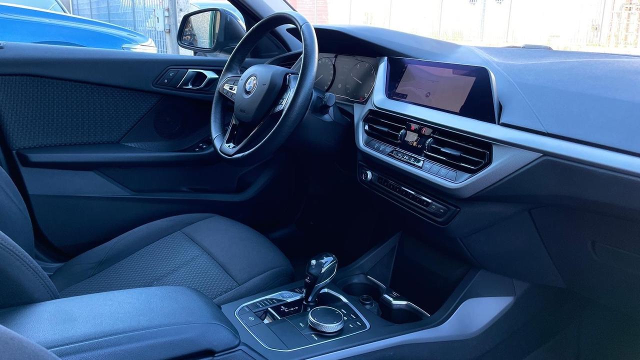 Bmw 116 116d 5p. Advantage LED