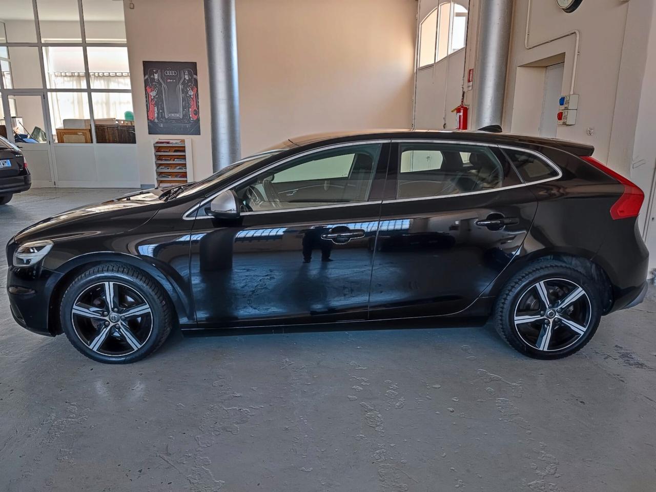 Volvo V40 D2 R-design