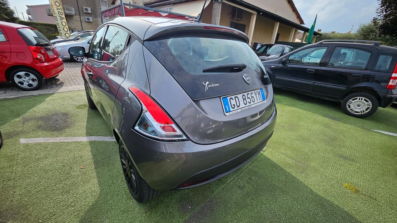 Lancia Ypsilon 1.0 FireFly 5 porte S&S Hybrid Ecochic Gold