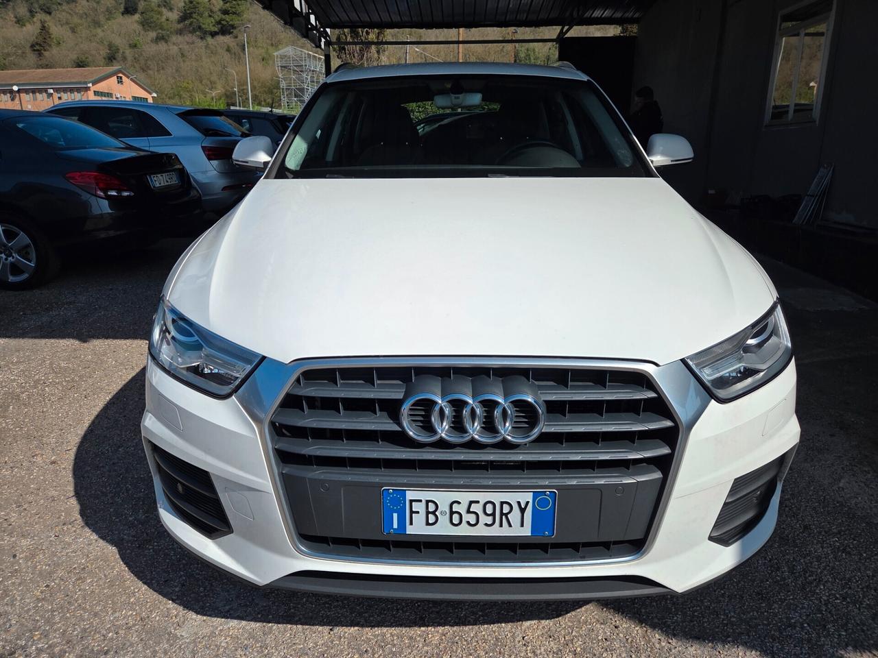 Audi Q3 2.0 TDI 120 CV Business