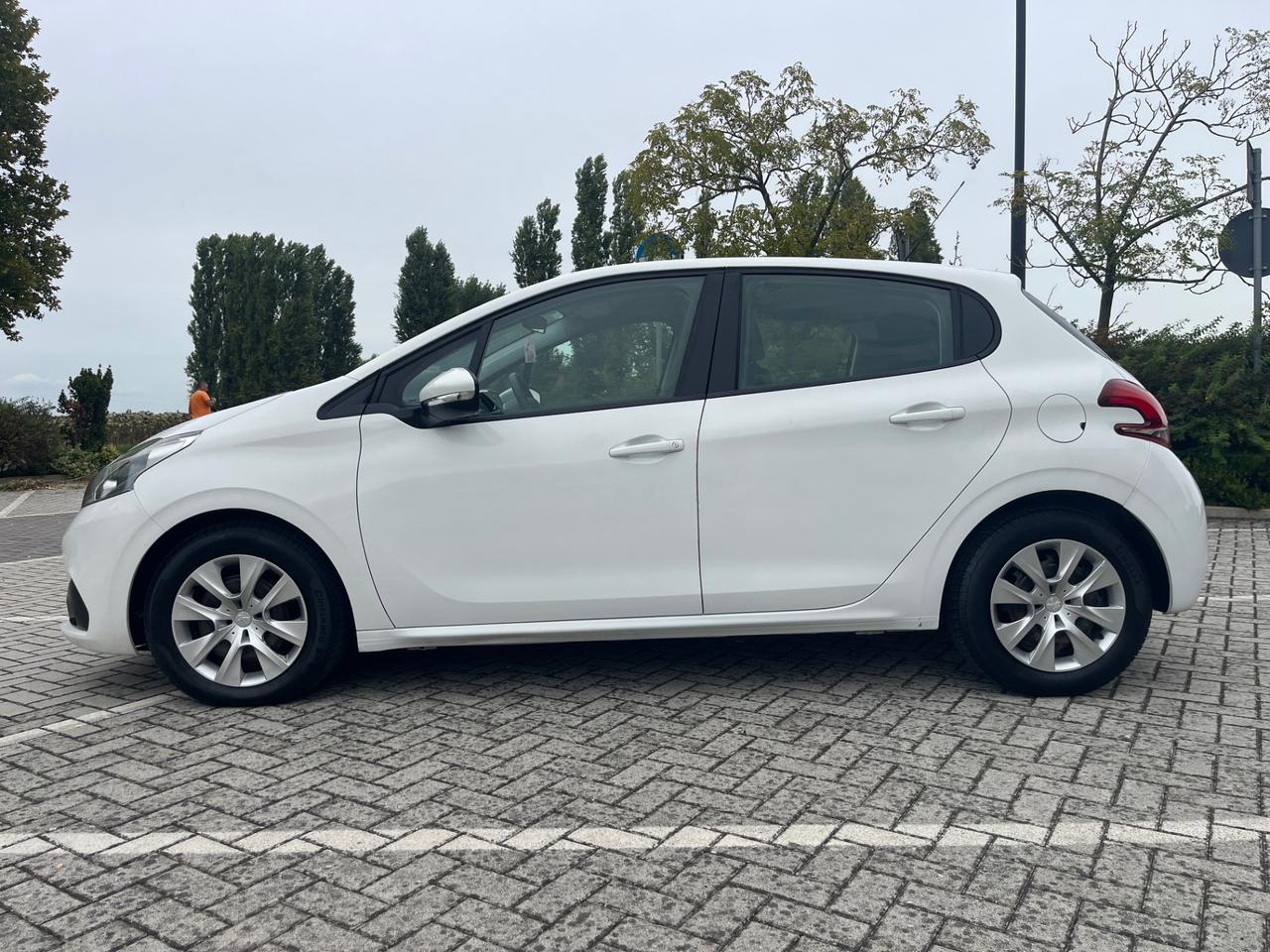 Peugeot 208 BlueHDi 75 5 porte Allure