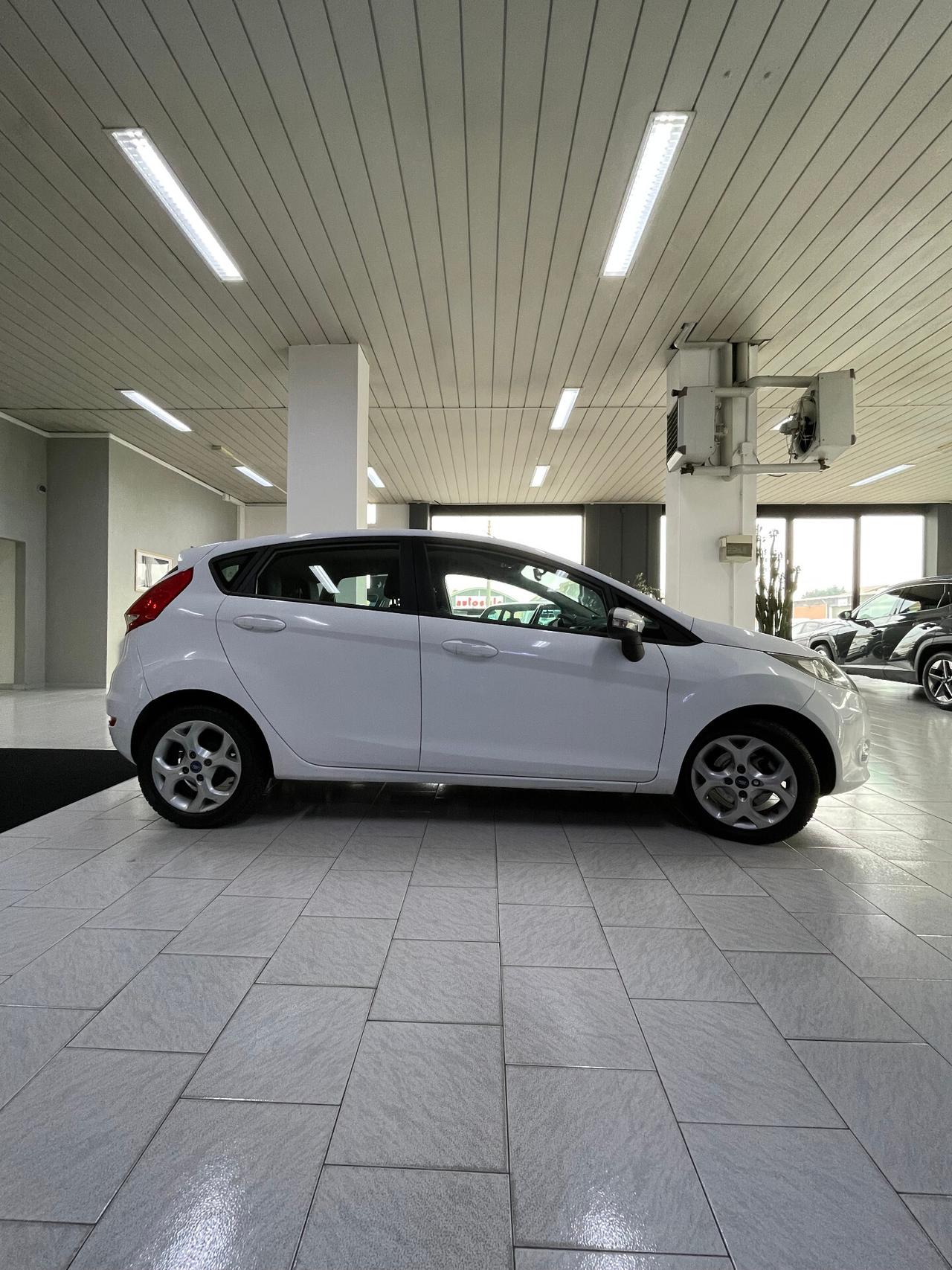 Ford Fiesta 1.4 5 porte Bz.- GPL Titanium - PASSAGGIO INCLUSO