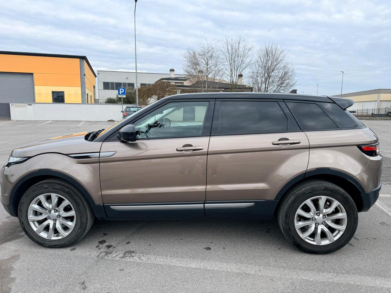 Land Rover Range Evoque 2.0 TD4 180 CV 5p. Pure