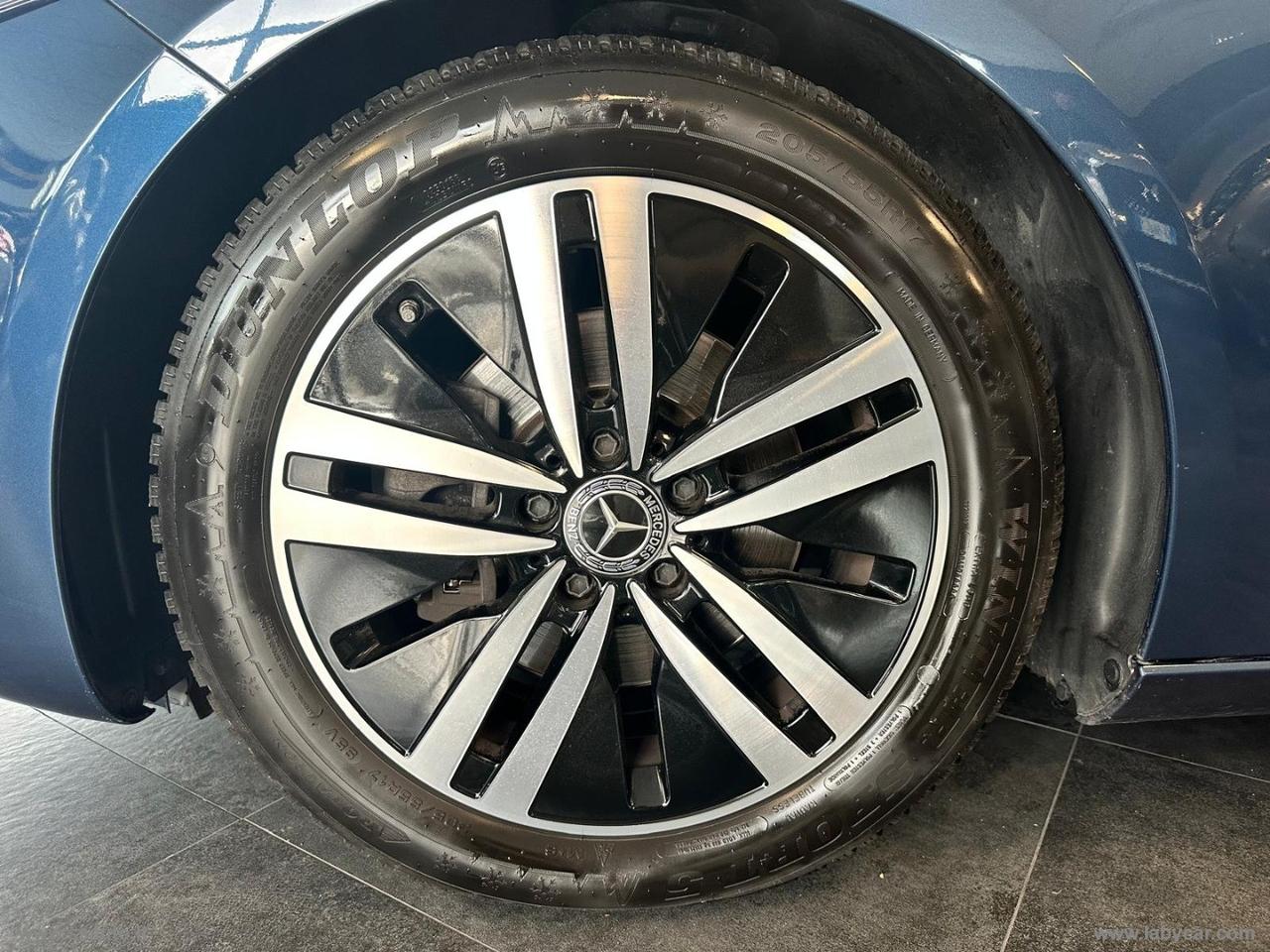 MERCEDES-BENZ A 180 d Automatic Premium
