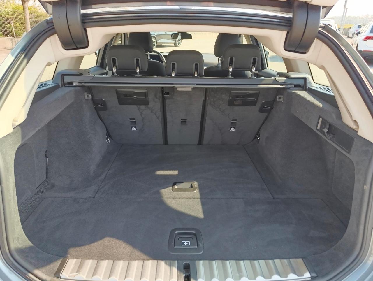 BMW 318 d Touring mhev 48V auto